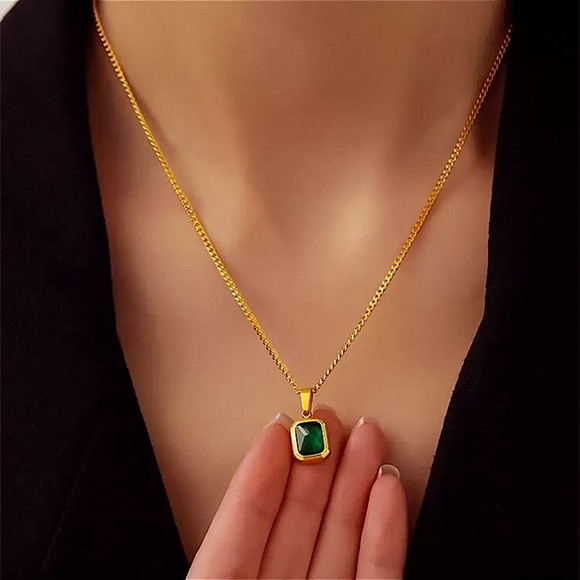 ⚜️𝟯𝟬%𝗢𝗙𝗙 𝗯𝘂𝗻𝗱𝗹𝗲𝘀 𝟯+⚜️ NEW Green Charm Stainless Steel Necklace - Picture 3 of 10